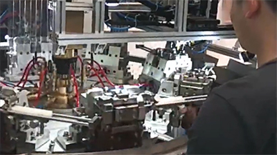 ماكينة اللحام 880KVA MFDC ذات بكرات دوارة و 8 محطات للكبل